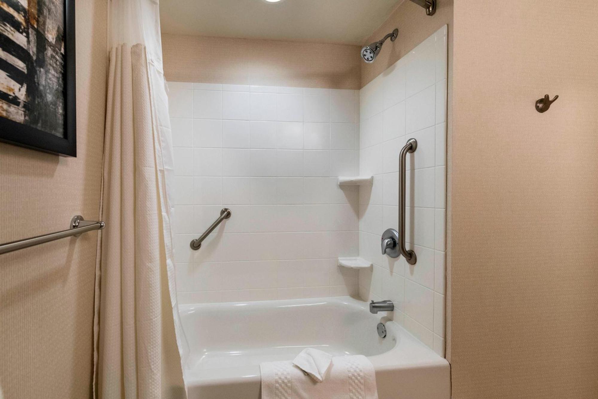 Courtyard By Marriott Atlanta Buford Mall Of Georgia Eksteriør billede