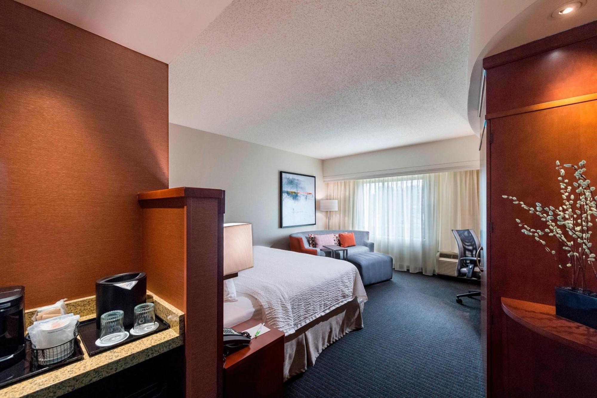 Courtyard By Marriott Atlanta Buford Mall Of Georgia Eksteriør billede