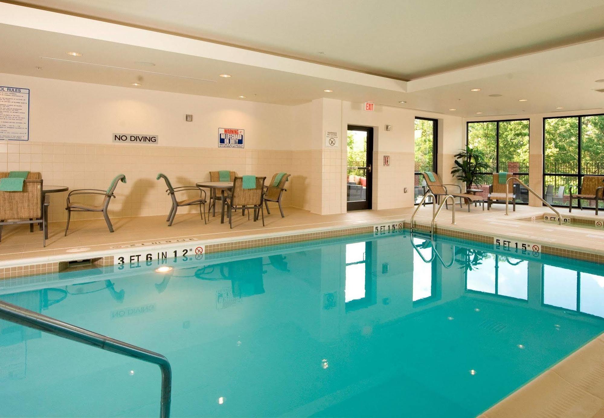Courtyard By Marriott Atlanta Buford Mall Of Georgia Eksteriør billede